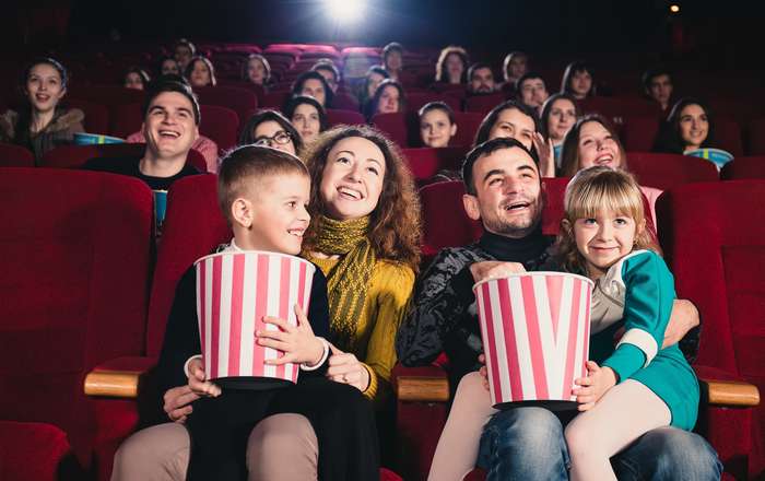 Viele Musicals haben einen Kinofilm zum Vorbild bzw. als Grundlage. Für diese Filme werden in der Regel Altersempfehlungen ausgesprochen, an denen sich nun jeder orientieren kann. ( Foto: Adobe Stock -  artem_goncharov )