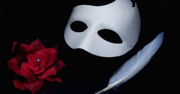 Klassiker neu erlebt: Phantom der Oper erstrahlt (Foto: AdobeStock - tonidalmases 59484617)